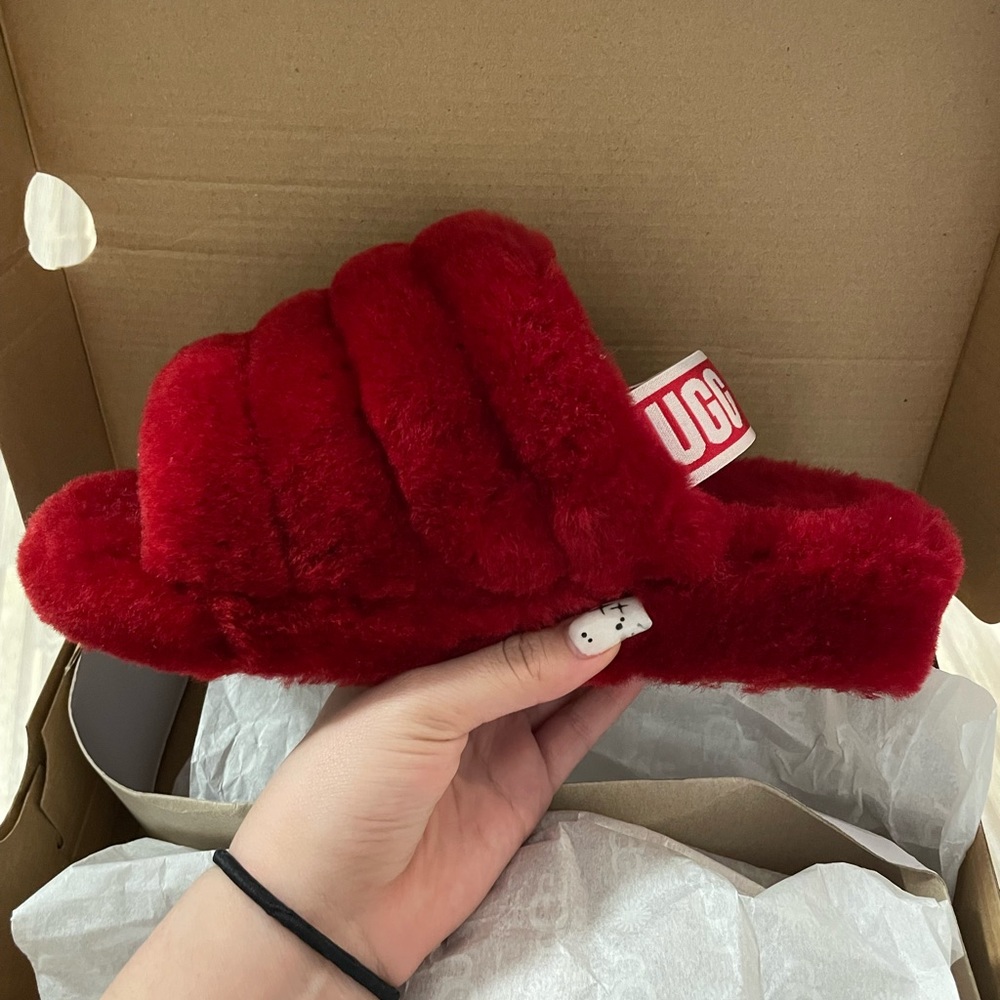 BRAND NEW UGG Fluff Yeah Slides